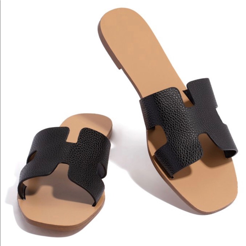 SOLD OUT ONLINE Miss Lola Chic Oasis-Black - Picture 1 of 2